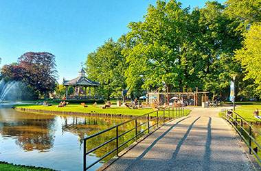 Enjoying Outdoors: 6 Places to Eat in Apeldoorn and Amsterdam.