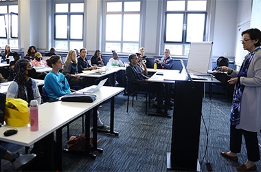 Experienced Corporate and Commercial Litigator Delivers Lecture to Students Experienced Corporate and Commercial Litigator Delivers Lecture to Students