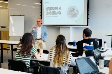 Exploring the Role of a Management Consultant with Eduard Vorsterman van Oijen 