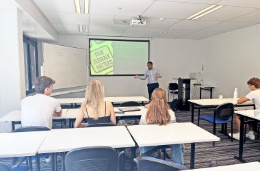 Summer School Students Attend Guest Lecture on Mastering English Presentation Skills