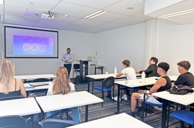 Summer School Students Attend Guest Lecture on Mastering English Presentation Skills