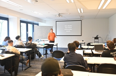 Navigating the Big-Data Wave: Students Gain Insights from Expert Navigating the Big-Data Wave: Students Gain Insights from Expert