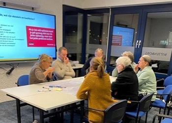 Apeldoorn Residents Meet at Brinklaan Campus to Discuss Amaliapark Safety